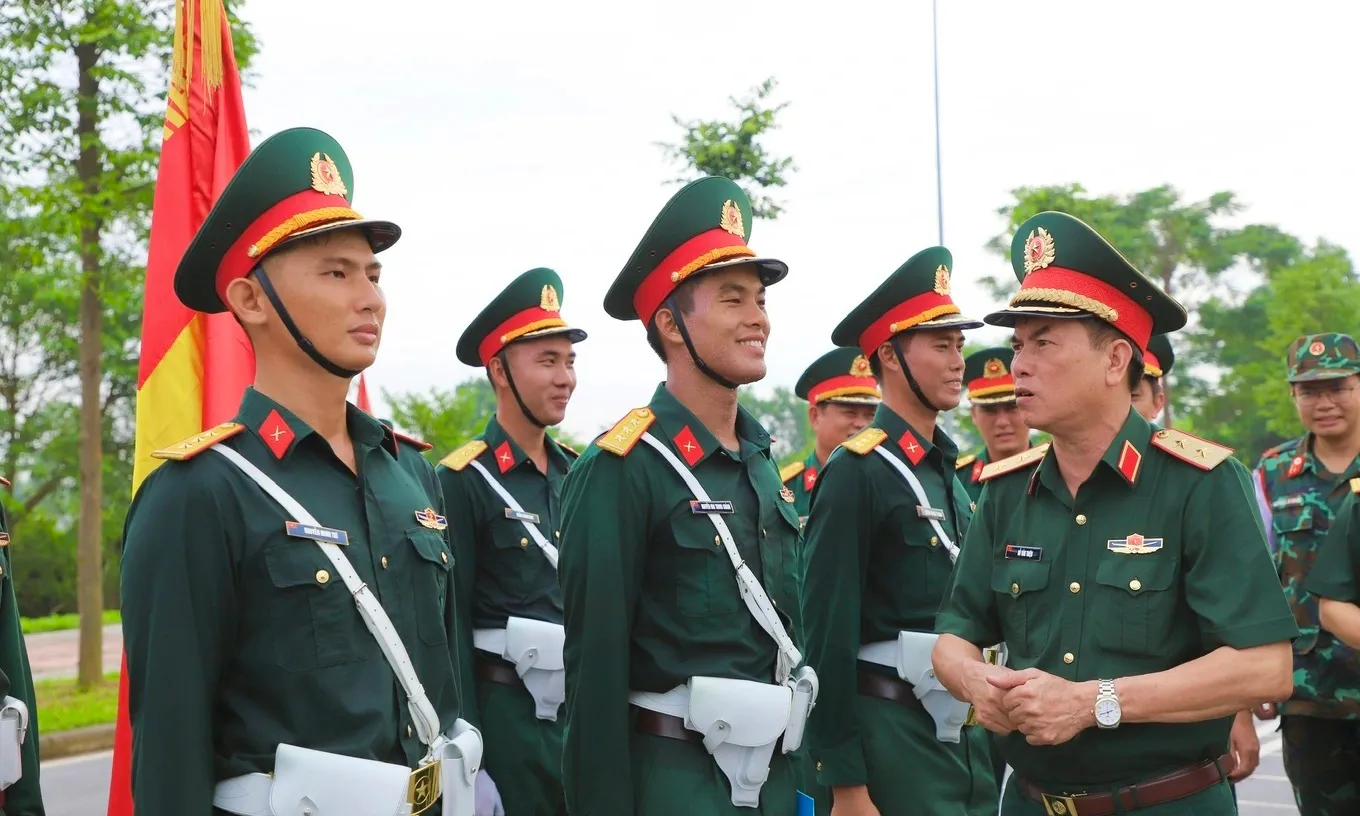 Động viên tinh thần các sĩ quan Hậu cần - Kỹ thuật luyện tập cho lễ diễu binh Quốc khánh 2/9