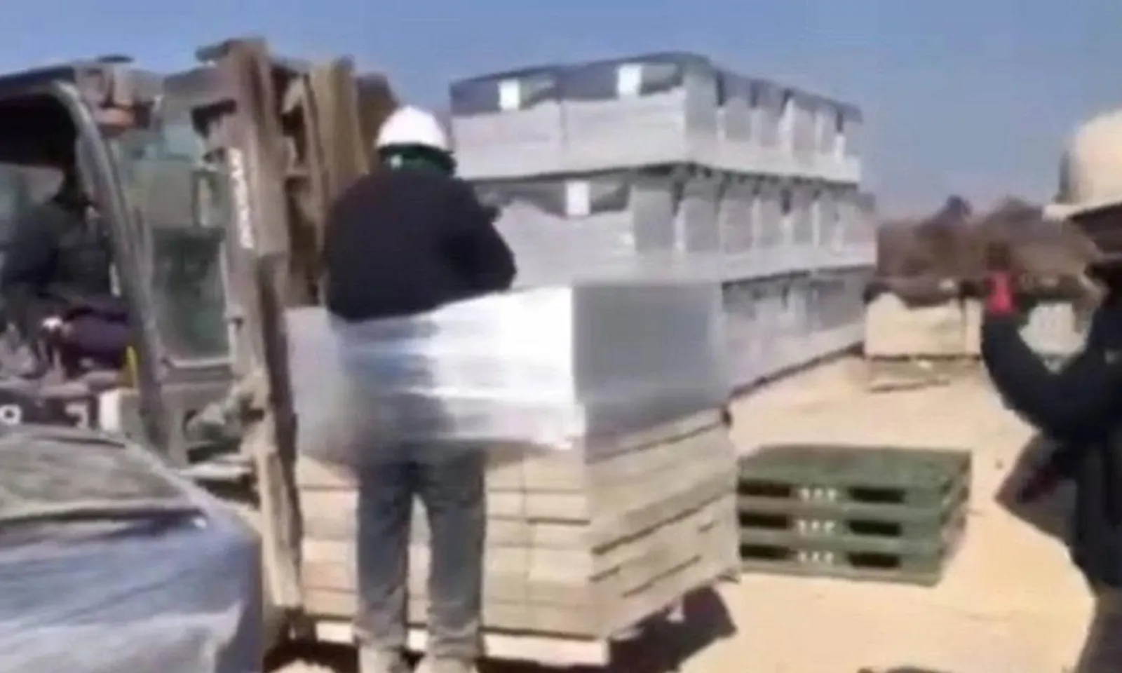 Video công nhân nhập cư bị trói vào xe nâng gây phẫn nộ ở Hàn Quốc