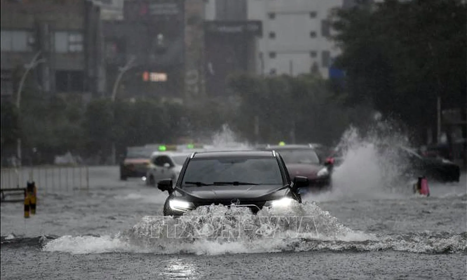 Trung Quốc duy trì cảnh báo màu vàng về mưa bão trên diện rộng