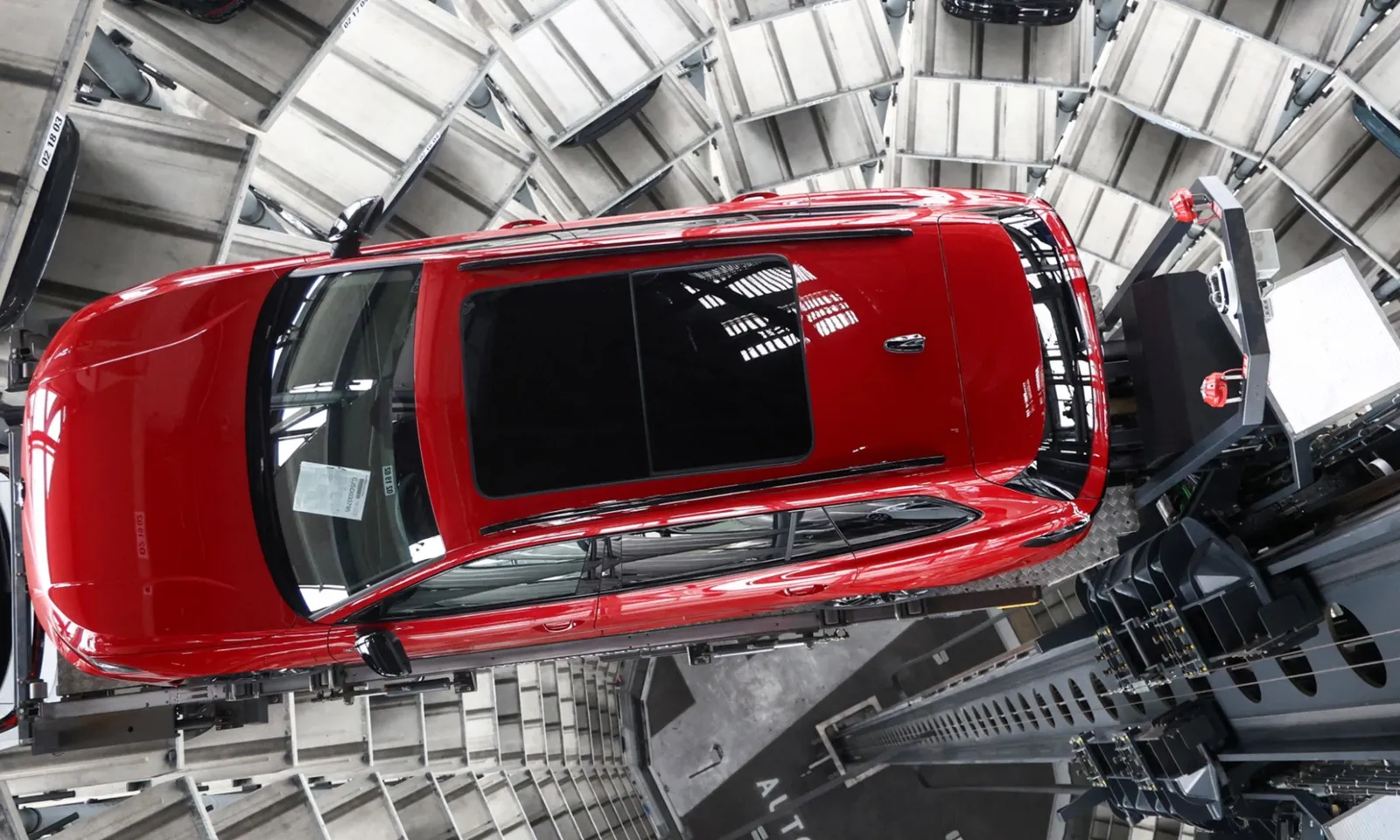 Volkswagen thiệt hại hơn 1,5 tỷ USD vì thuế quan của tổng thống Trump