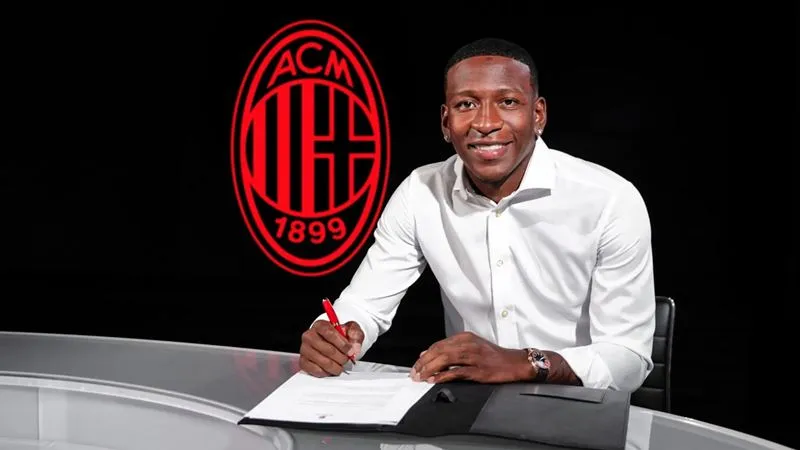 Pervis Estupinan ký hợp đồng với AC Milan. Ảnh: Internet