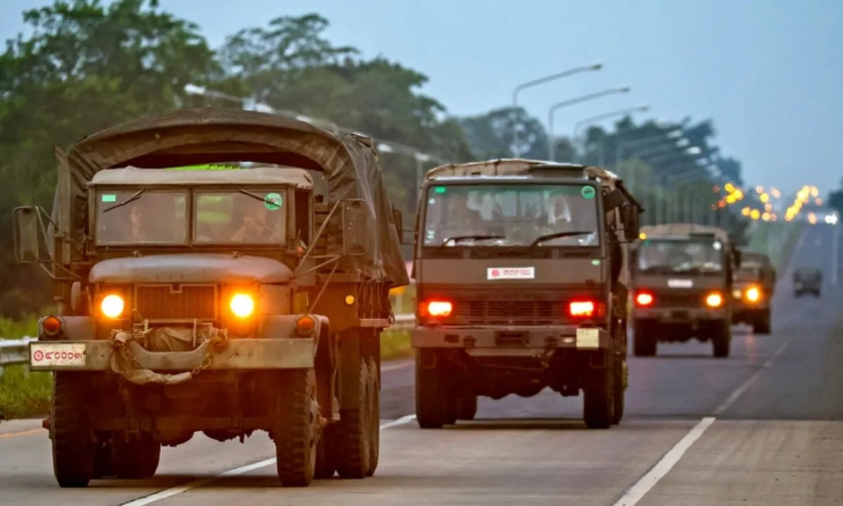 Quân đội Thái Lan trấn giữ công viên quốc gia, sơ tán 100.000 người dọc biên giới