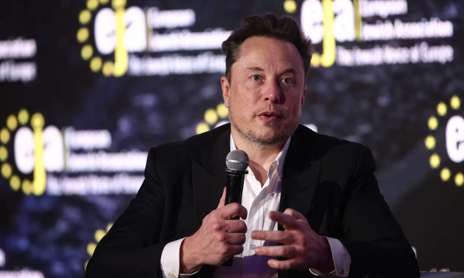 Tỷ phú Elon Musk bị cáo buộc cắt sóng Starlink tại Kherson