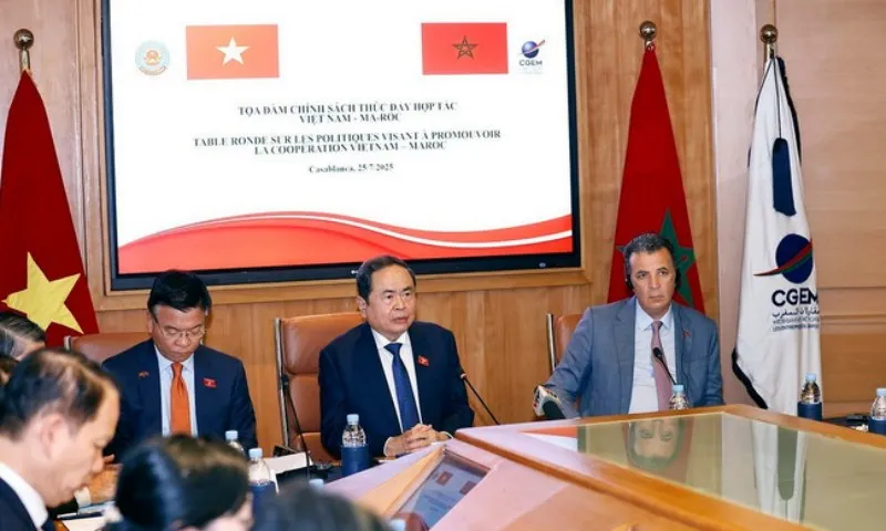 chu-tich-quoc-hoi-du-toa-dam-thuc-day-hop-tac-kinh-te-thuong-mai-va-dau-tu-viet-nam-maroc2