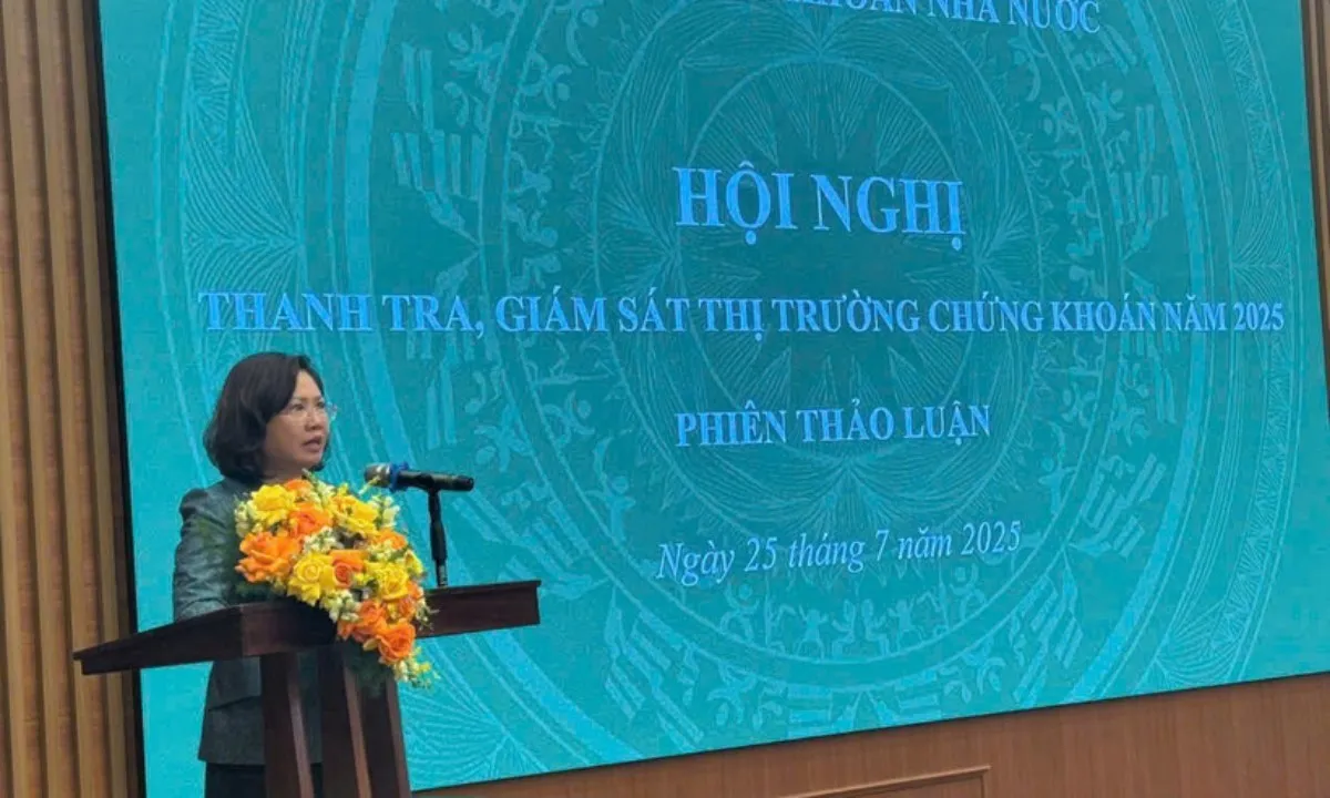 Ủy ban Chứng khoán “ra tay mạnh” với vi phạm