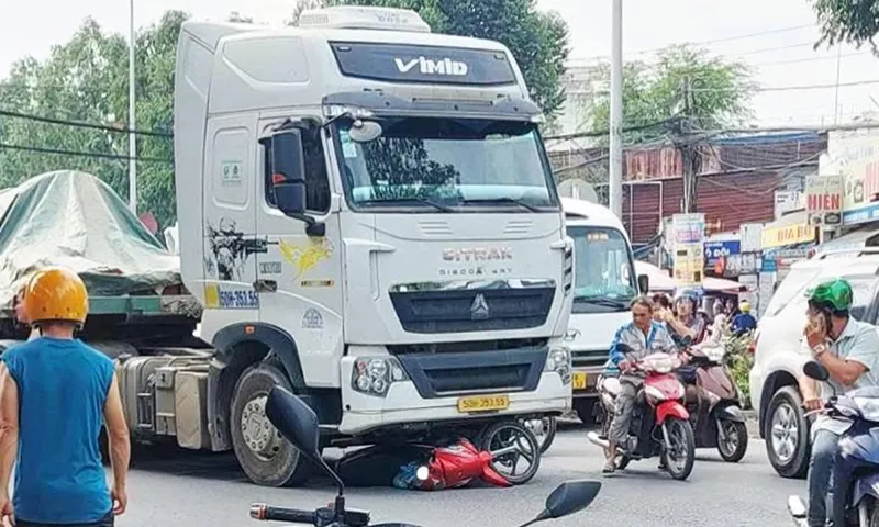 Hiện trường vụ tai nạn làm người đàn ông đi xe máy tử vong tại chỗ