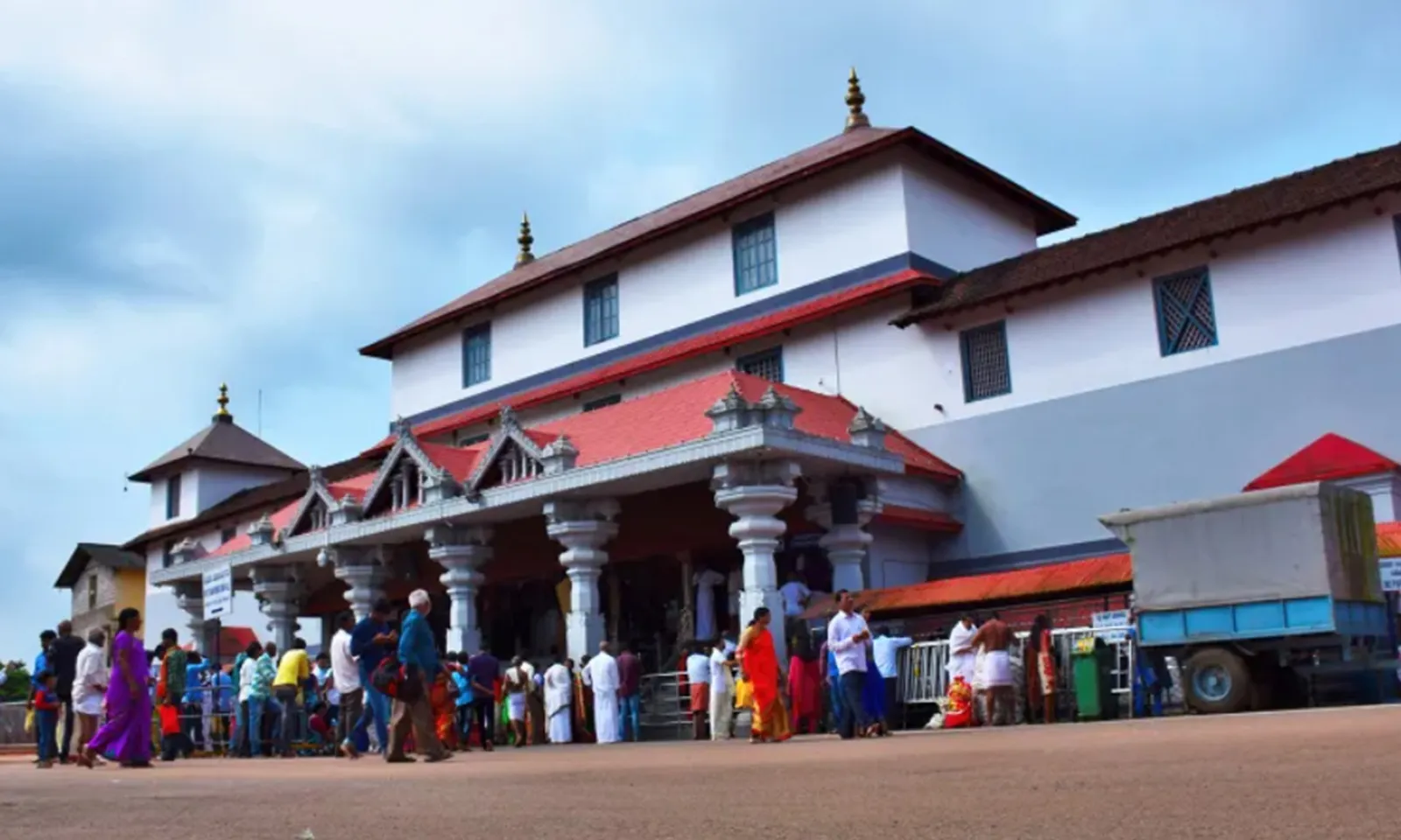 Ấn Độ điều tra vụ việc hàng trăm bé gái bị cưỡng hiếp, giết hại tại một Đền thờ