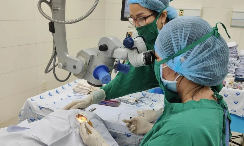 Phẫu thuật đục thủy tinh thể miễn phí cho 35 cựu chiến binh và gia đình chính sách