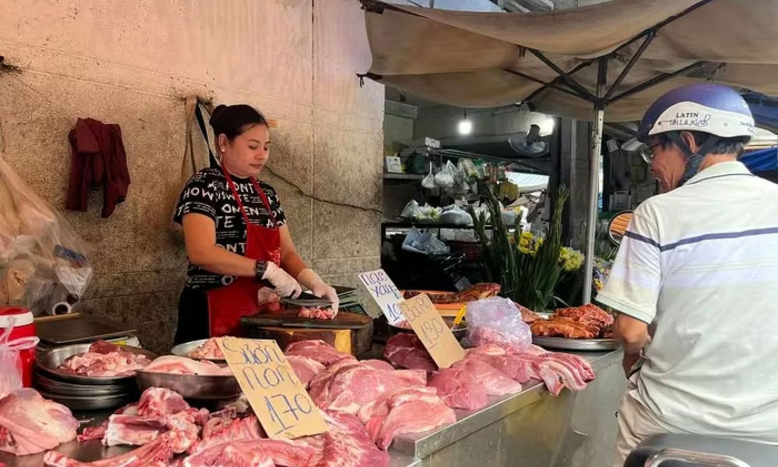 Giá heo hơi giảm mạnh do ảnh hưởng dịch tả heo châu Phi