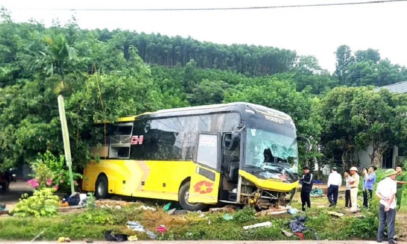 Khởi tố vụ án lật xe khách tại Hà Tĩnh làm 10 người thương vong