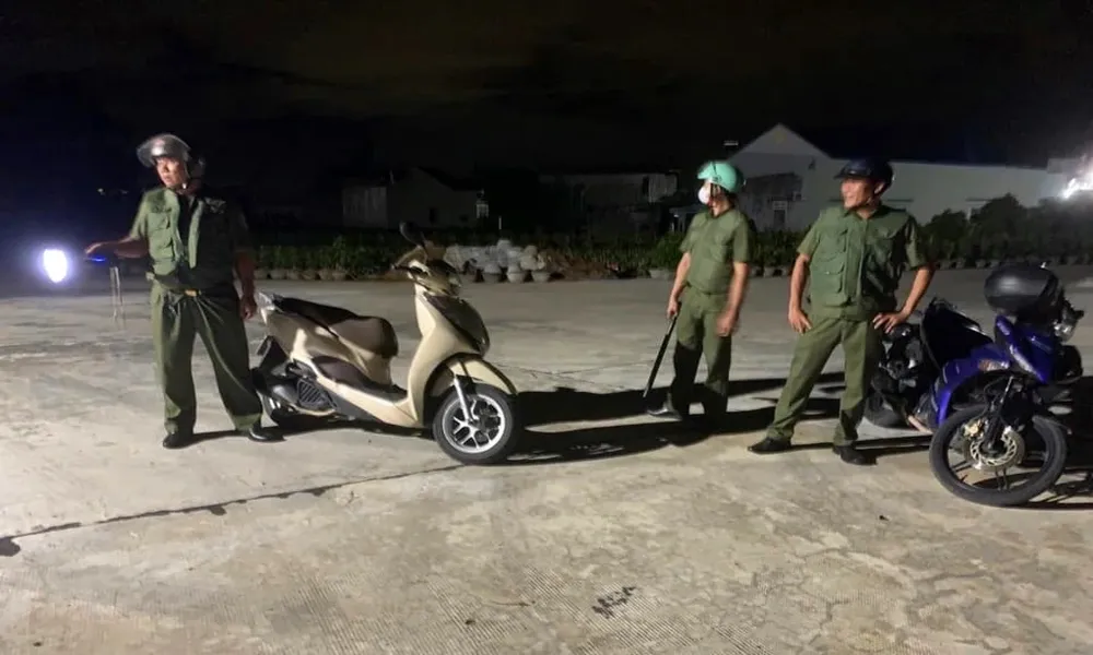 Bị công an truy đuổi, nhóm trộm chó gà bỏ lại tang vật rồi tháo chạy