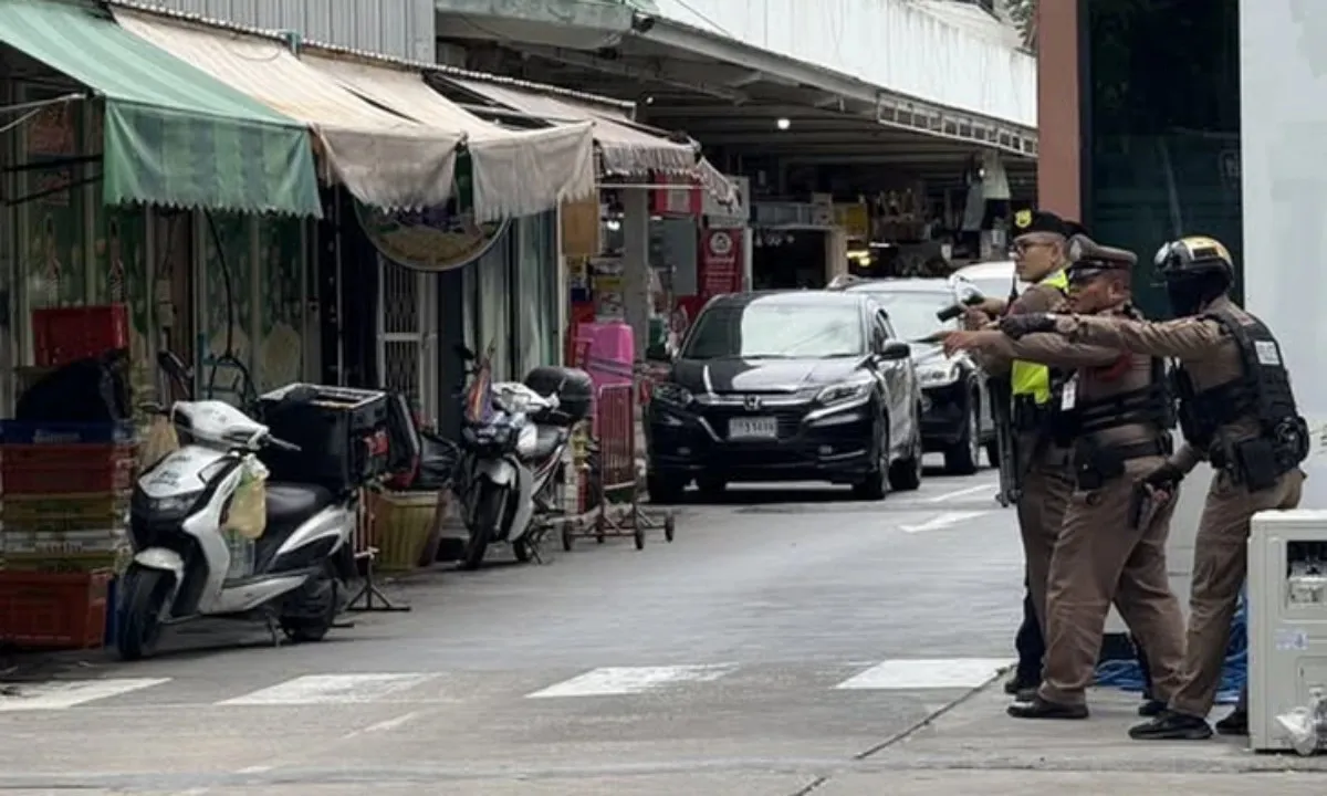 Xả súng kinh hoàng tại chợ nổi tiếng Bangkok, 6 người chết
