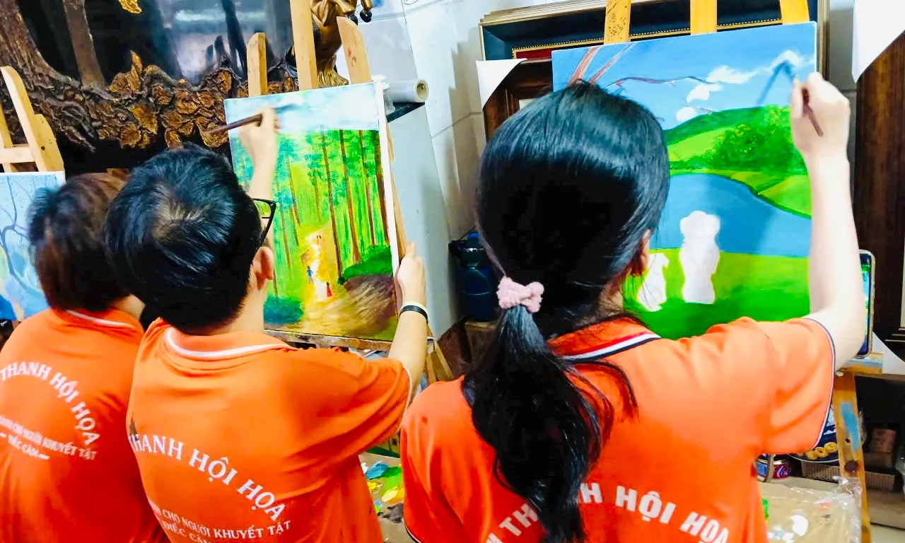 Họa sĩ Võ Văn Y và hành trình 8 năm chữa lành cho trẻ em khiếm thính bằng mỹ thuật