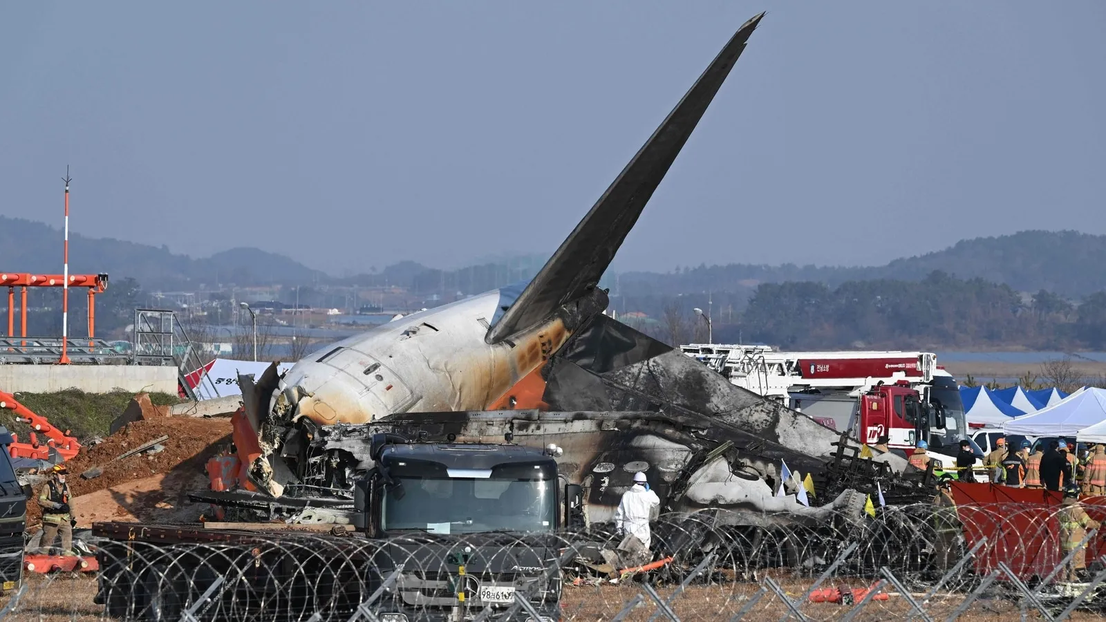 FILES-SKOREA-AVIATION-ACCIDENT-0_1737965642858_1753596368140