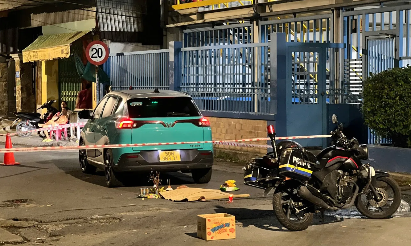 TPHCM: Bé gái 4 tuổi bị taxi công nghệ cán tử vong khi chơi trước nhà trọ