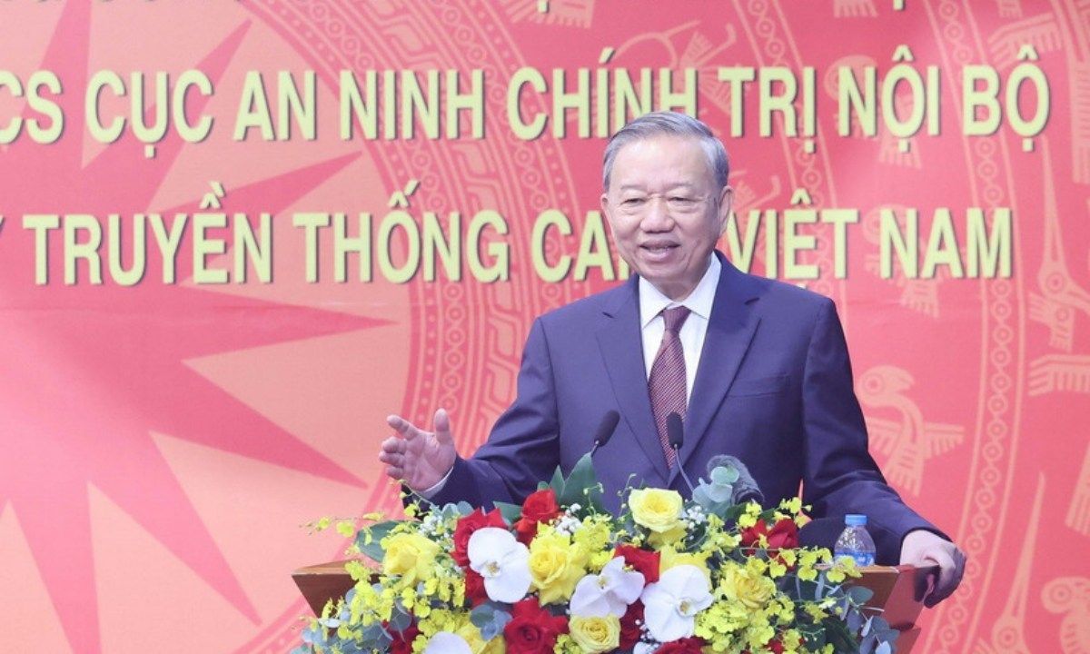 Tổng Bí thư: Đổi mới mạnh mẽ tư duy, bảo vệ an ninh chính trị nội bộ