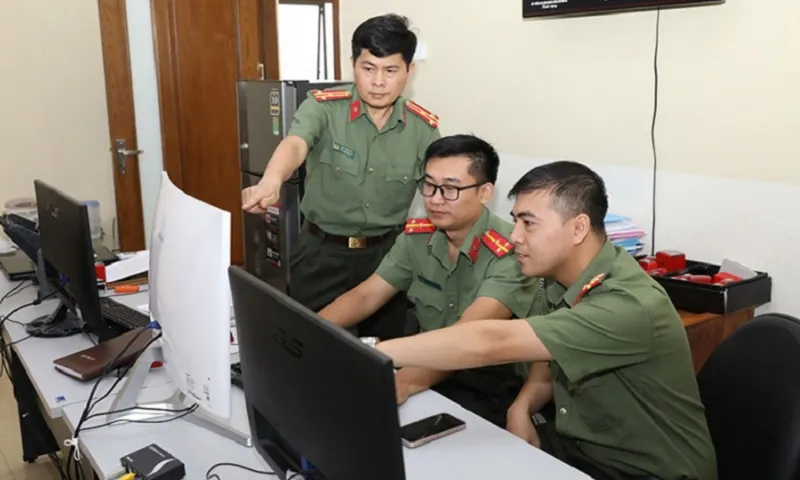 Công an triển khai các biện pháp nghiệp vụ để phát hiện và triệt phá các đường dây tội phạm sử dụng công nghệ cao - Ảnh V