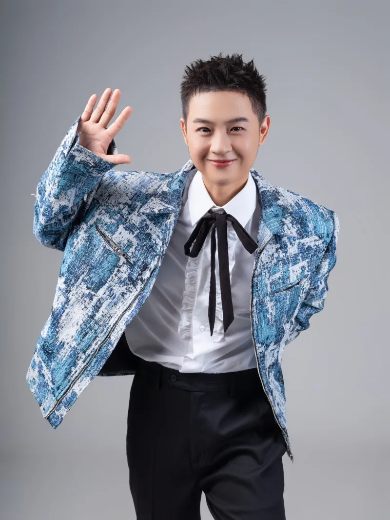 kim-bum-va-song-ji-hyo-chot-deal-den-viet-nam-vao-thang-8 20250729-140058-06