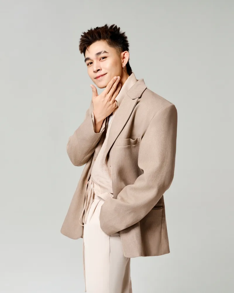 kim-bum-va-song-ji-hyo-chot-deal-den-viet-nam-vao-thang-8 20250729-140058-07