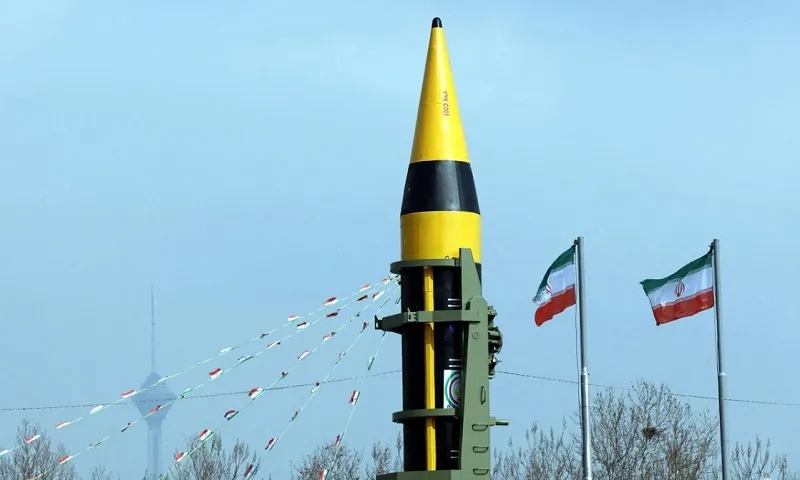 Tên lửa Iran từng được trưng bày tại Thủ đô Tehran- Ảnh Reuters