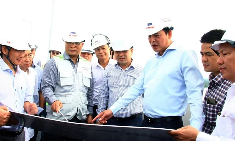 Đoàn công tác Bộ Xây dựng kiểm tra tiến độ Dự án Vành đai 3 TPHCM