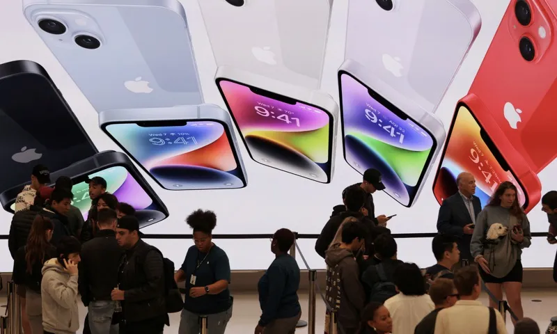 Điện thoại di động smart phone - Ảnh minh họa Reuters