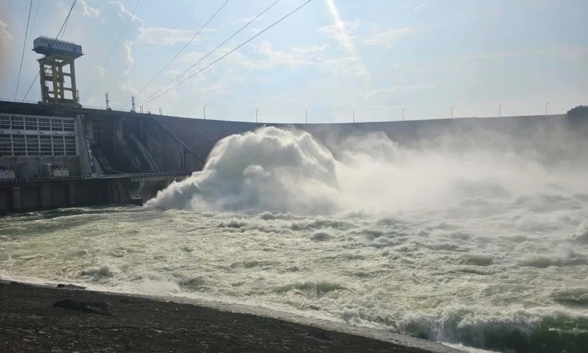 Đóng cửa xả mặt hồ thủy điện Thác Bà từ 16 giờ