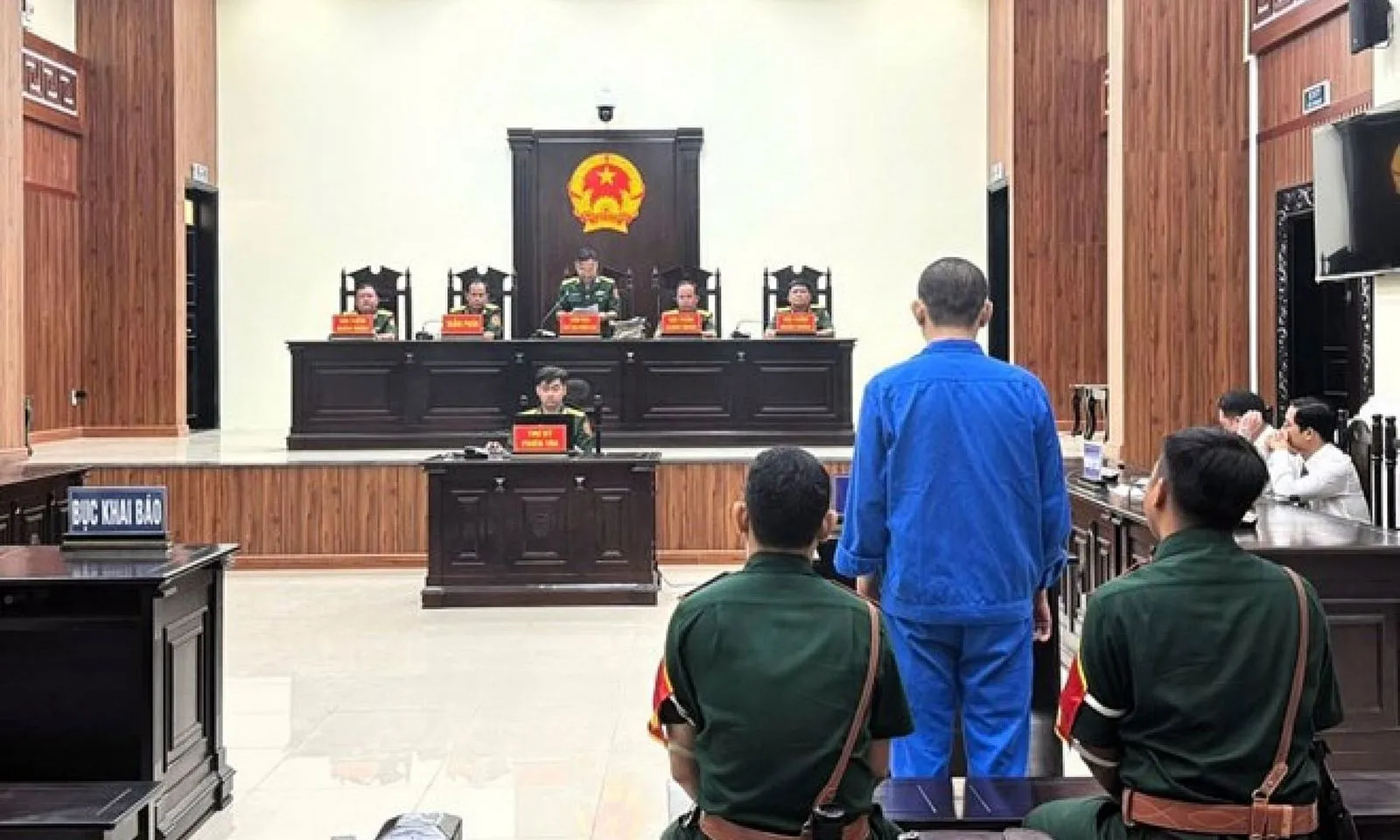 Giả danh quân nhân, lừa chạy việc và mua pháo hoa chiếm đoạt gần 800 triệu đồng