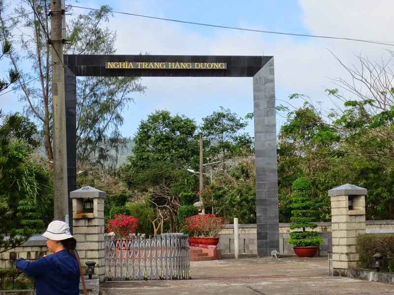 Nghia-trang-Hang-Duong2-1