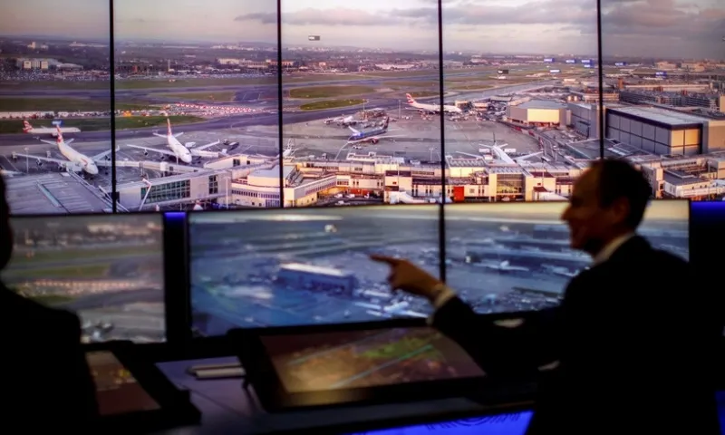 Sân bay Anh hỗn loạn vì sự cố radar 