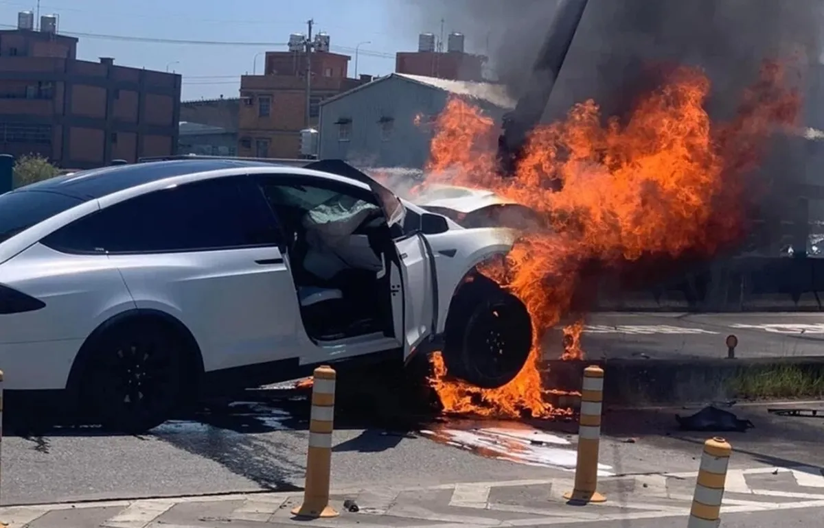 tesla-model-x-12-1658657755934611592409