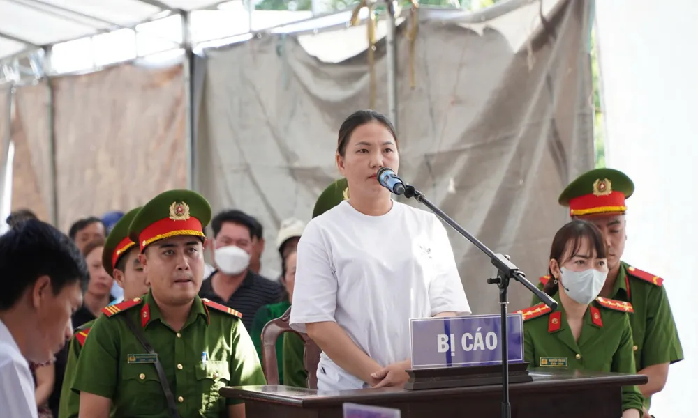 Cà Mau: Đánh công an bằng mũ bảo hiểm, lãnh 1 năm tù