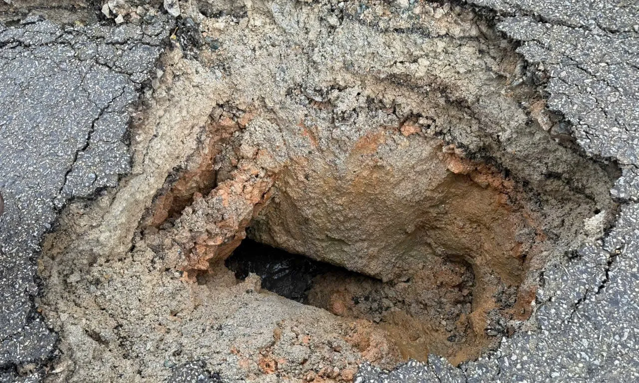 Quốc lộ 40B sụt lún nghiêm trọng tại Tu Mơ Rông, Quảng Ngãi