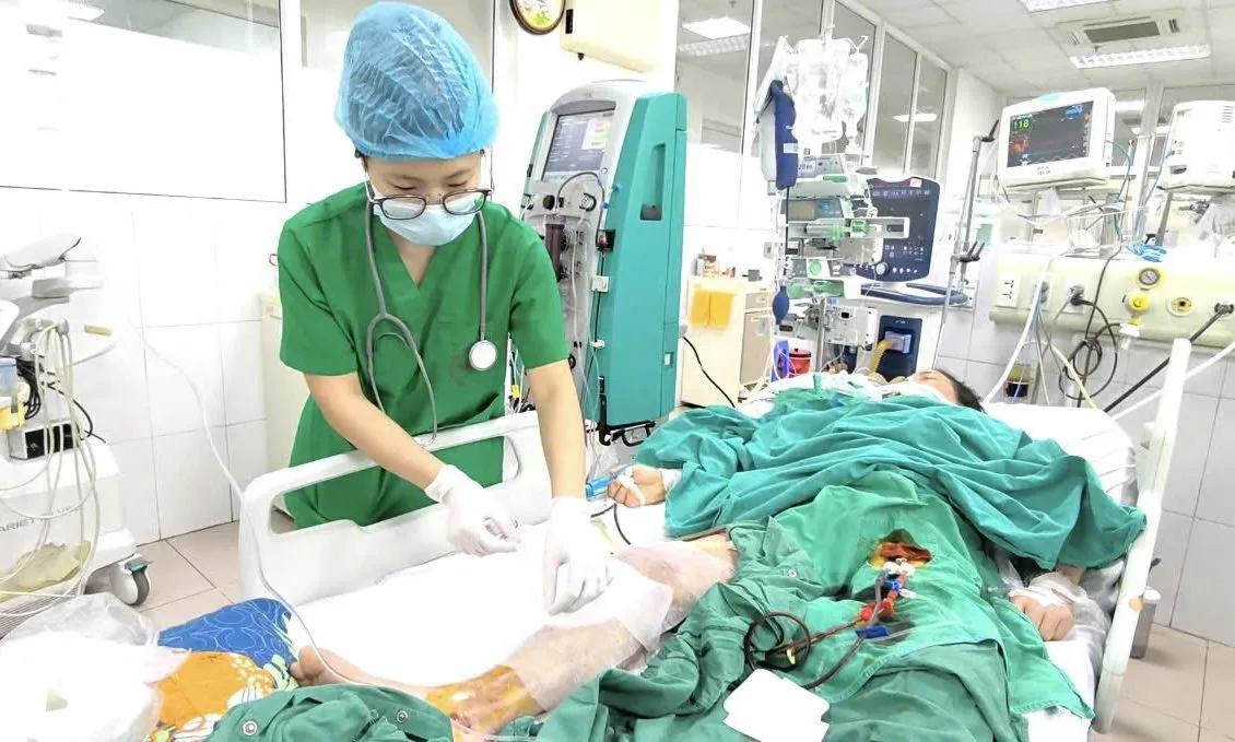 Bị trầy xước chân khi đi bắt ngao, người phụ nữ nhiễm độc nặng nguy kịch