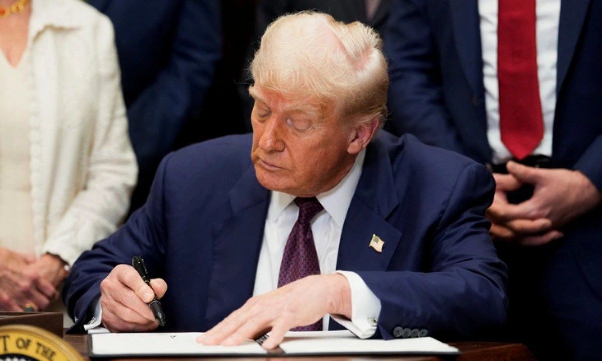 Tổng thống Trump chuẩn bị áp thuế toàn cầu từ 1/8