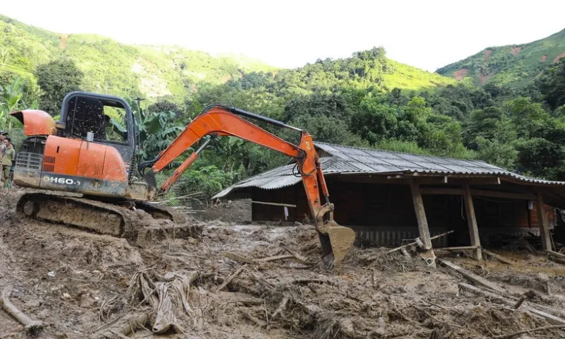 Khẩn trương khắc phục hậu quả lũ quét, sạt lở 