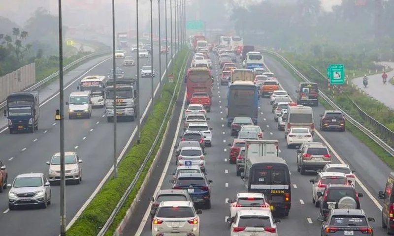 Đề xuất cấm xe tải vào làn trái trên hai cao tốc lớn