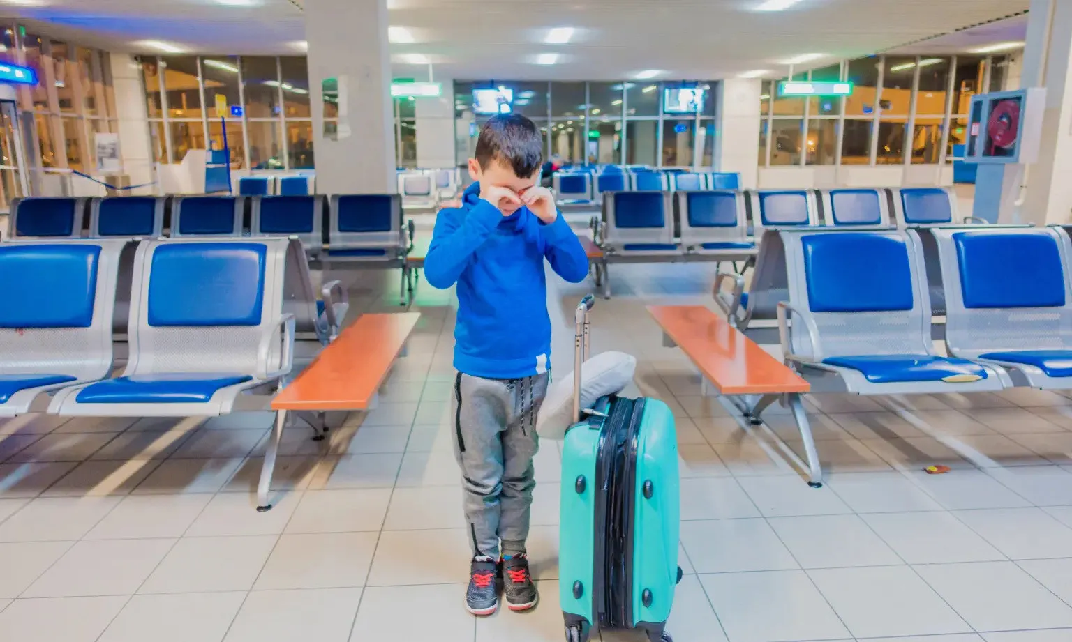 Hộ chiếu hết hạn, cha mẹ bỏ con 10 tuổi tại sân bay để tiếp tục kỳ nghỉ