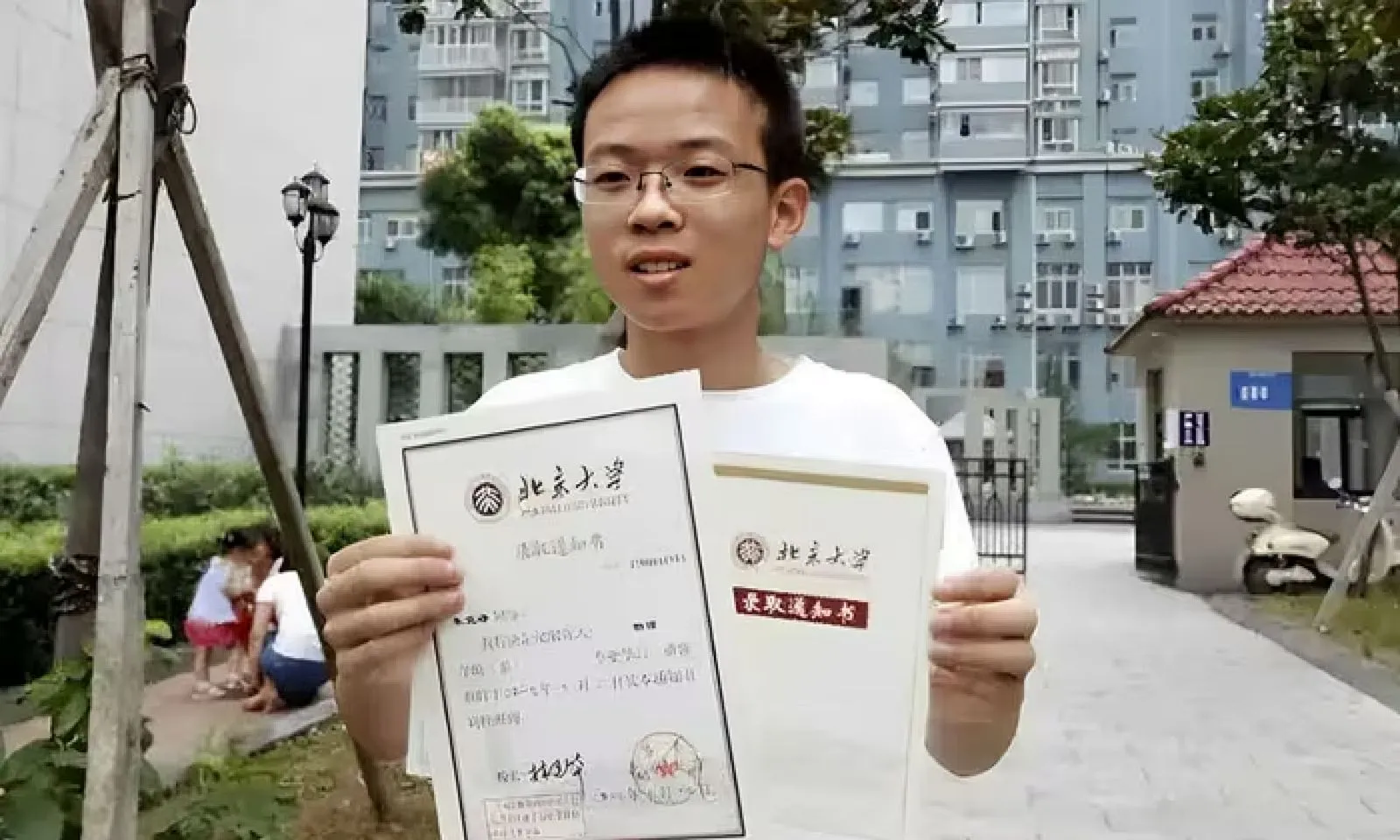 Ba lần đỗ Đại học Bắc Kinh rồi bỏ, nam sinh kiếm hơn 8 tỉ đồng từ kỳ thi đại học