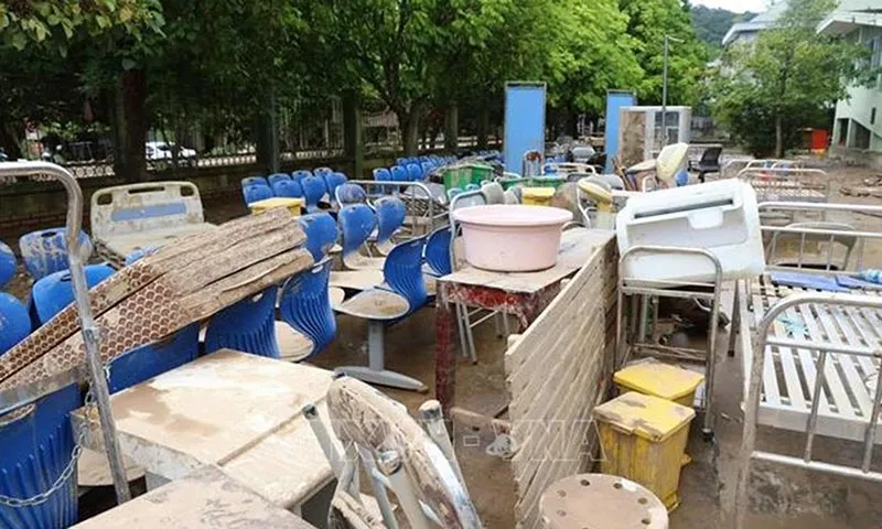 Hỗ trợ 500 bồn chứa nước cho người dân vùng lũ Nghệ An