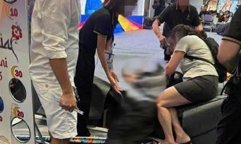 Nam thanh niên rơi từ tầng 4 trung tâm thương mại Aeon Mall 