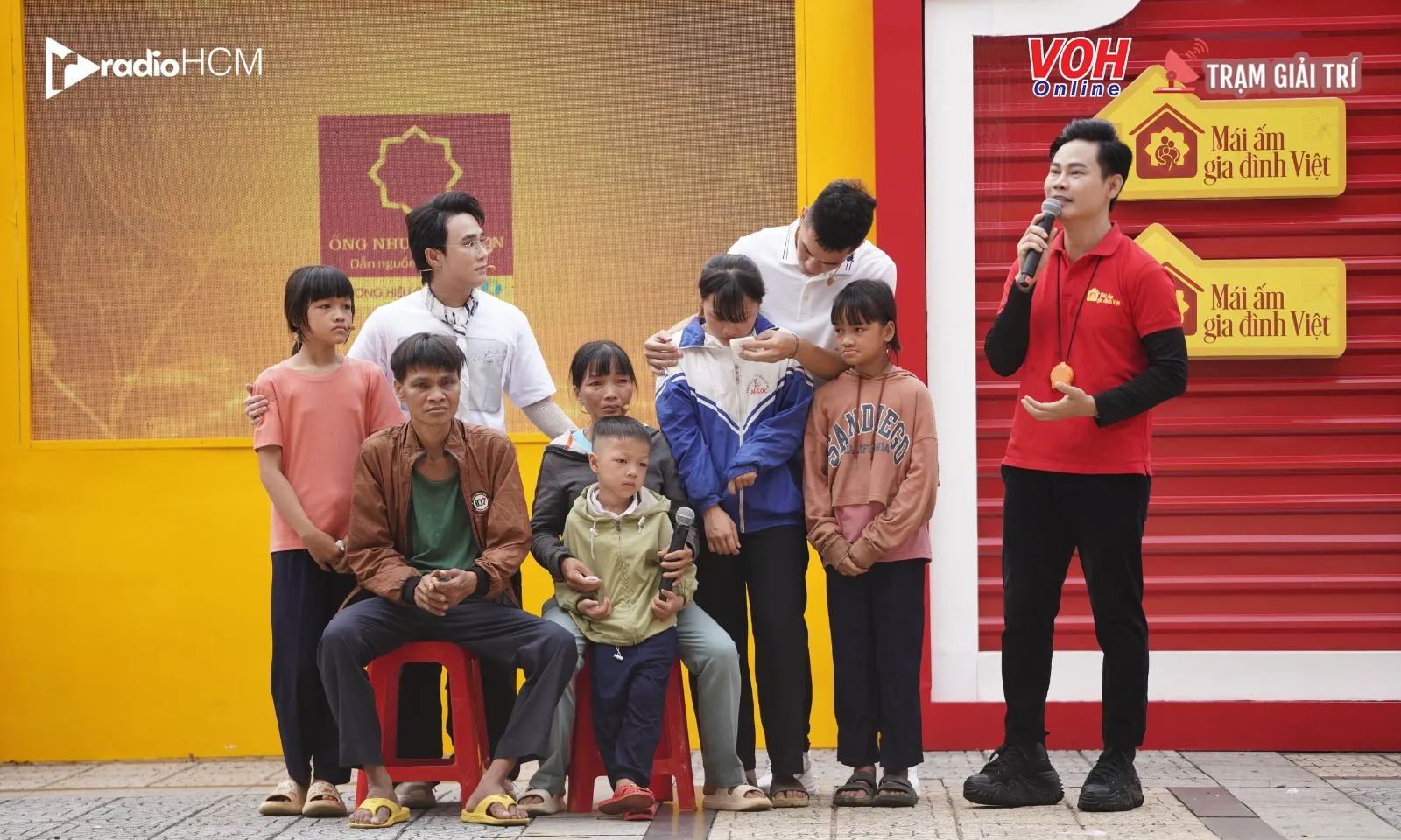 Ước mơ của bé gái lớp 7 vỡ vụn khi sức khỏe cha mẹ ngày càng yếu dần