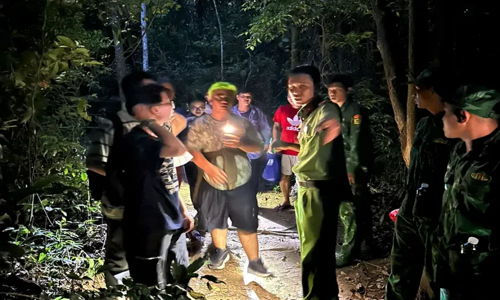 Huy động nhiều lực lượng tìm kiếm 6 du khách lạc trên núi ở Bà Rịa – Vũng Tàu