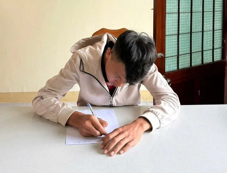 boc-dau-xe-canh-sat-giao-thong-quang-ngai-xe-may-tich-thu-phuong-tien-1-17542758927172027722066