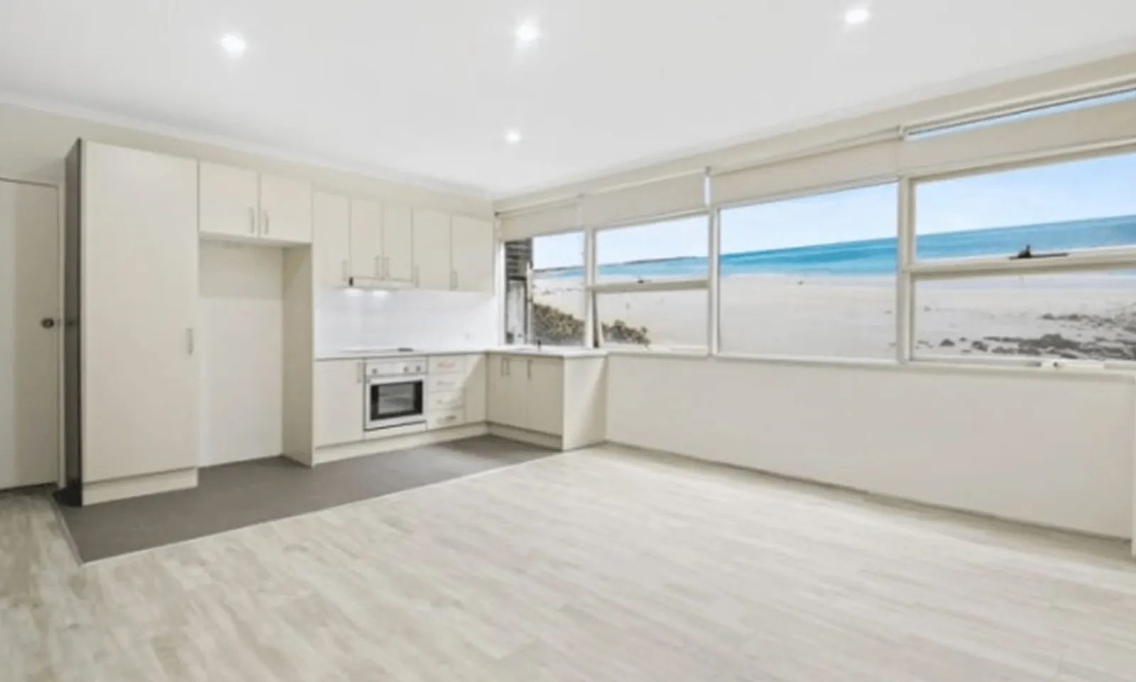 Tranh cãi việc chỉnh sửa ảnh nhà ‘trong phố’ thành nhà ‘view biển’ để quảng cáo cho thuê