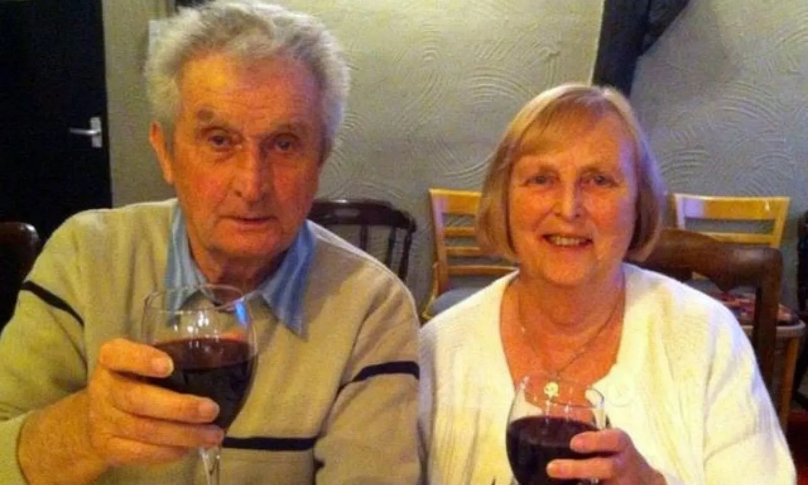 Cụ bà 83 tuổi tử vong sau khi bị chó liếm vào vết thương ở chân lúc ngủ