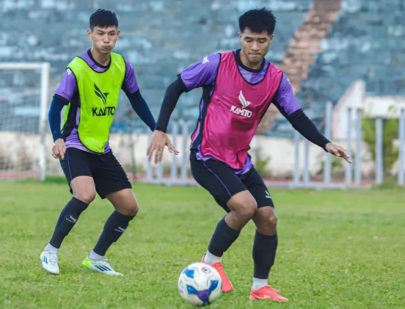 Hà Đức Chinh gặp nhiều khó khăn ở V.League