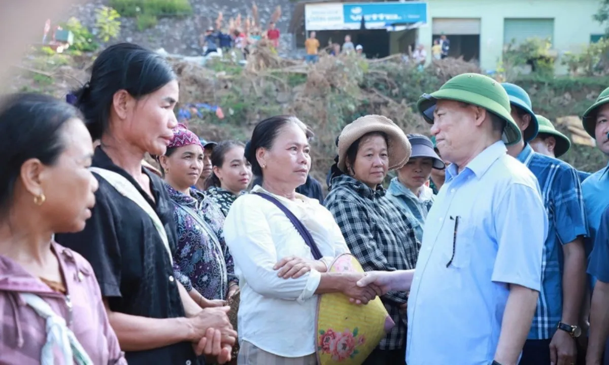 Phó Thủ tướng Hồ Đức Phớc về “rốn lũ”: Không để ai bị bỏ lại phía sau