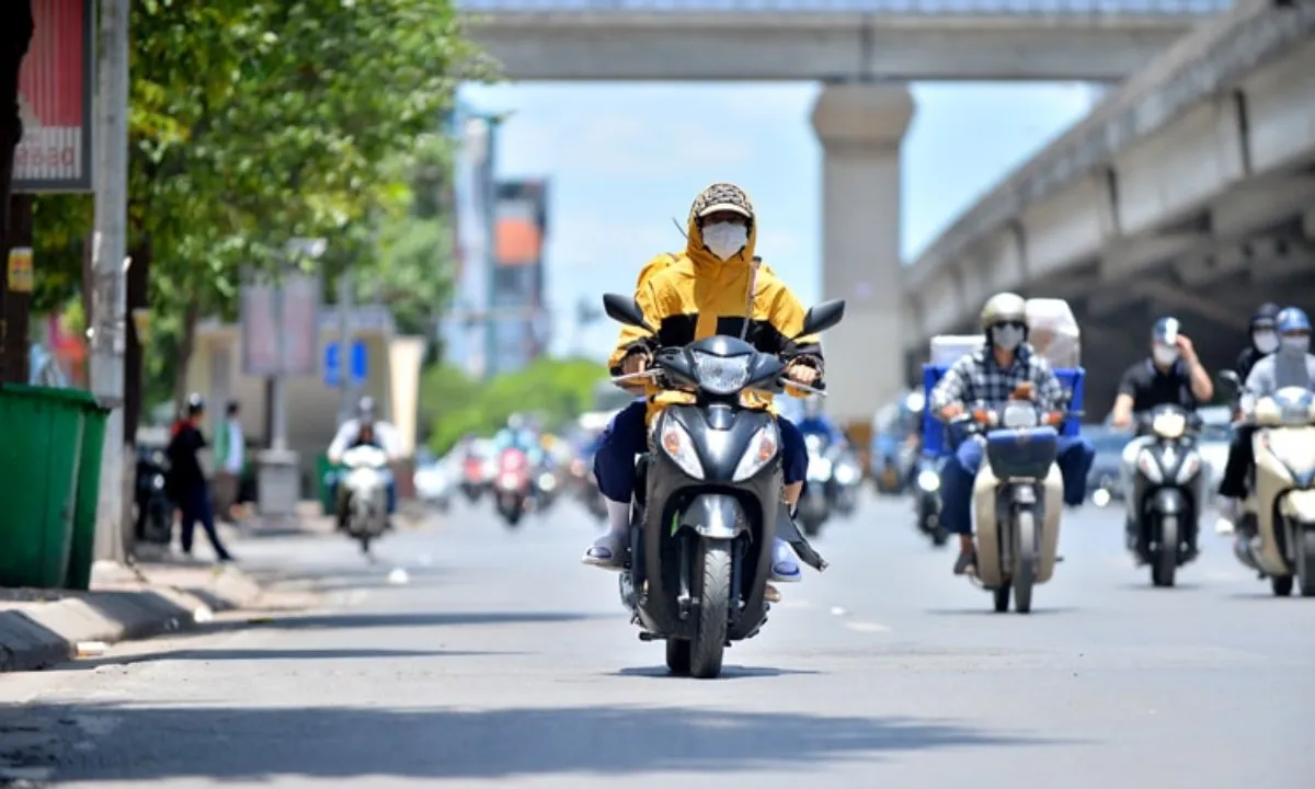 Miền Bắc và Trung Bộ nắng trên 39°C, Nam Bộ mưa chiều