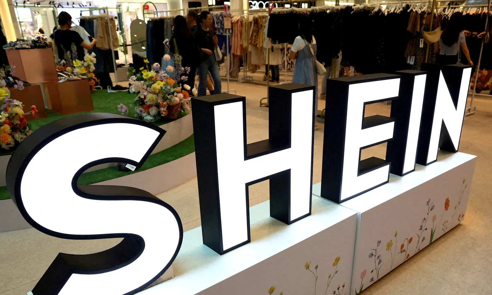 Ý phạt hãng bán lẻ thời trang trực tuyến Shein 1 triệu euro vì tội tẩy xanh